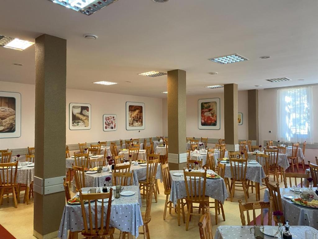 Hotel O. W. Bryza à Rowy  Extérieur photo